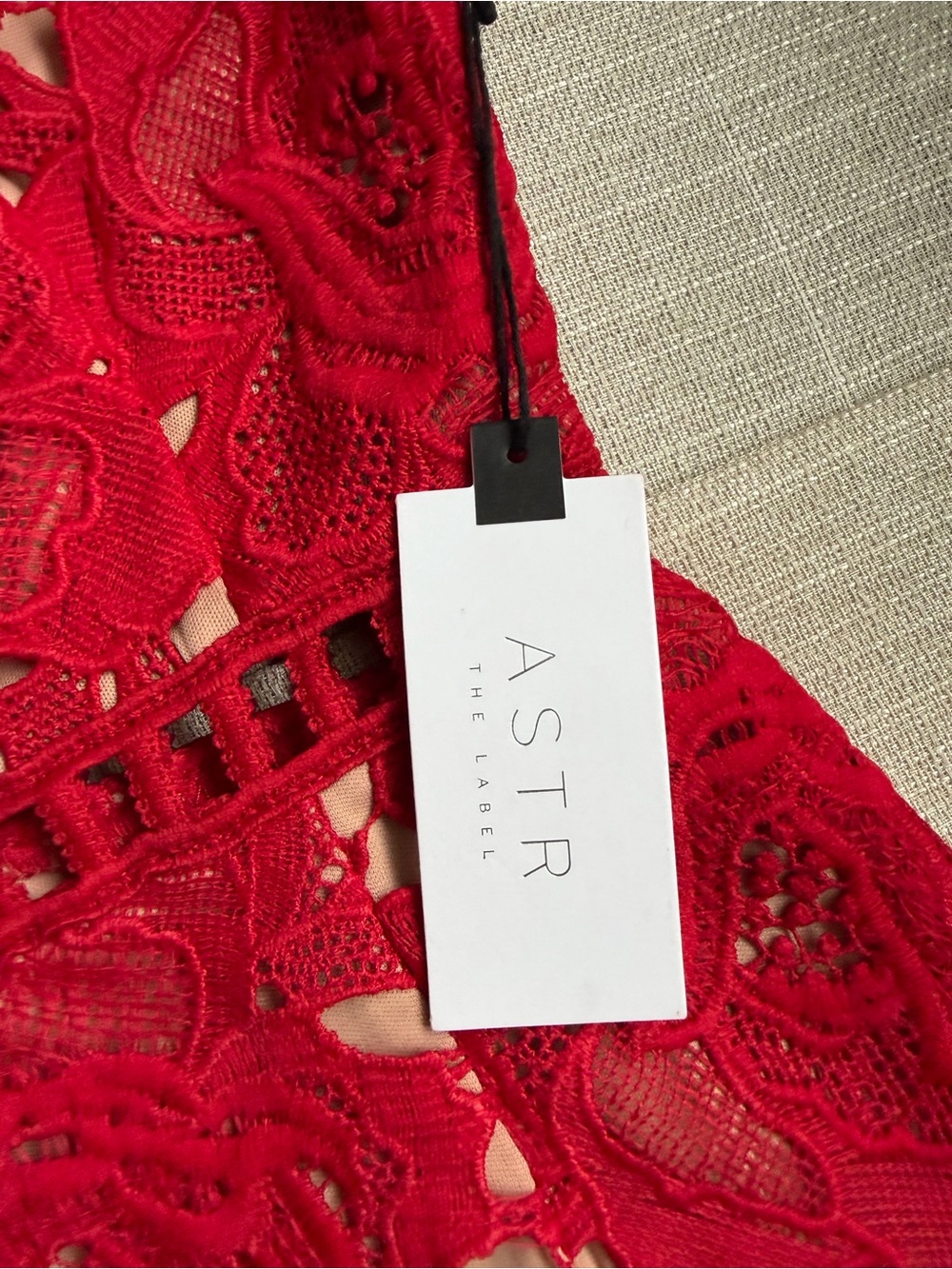 NWT Astr the Label Red Lace V-Neck Romper - Small - Picture 8 of 10